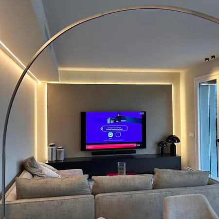 Luxury White House *