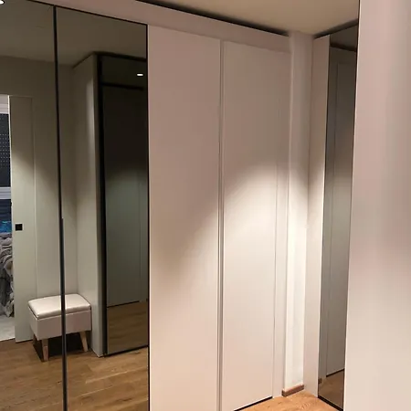Luxury White House Apartment Como